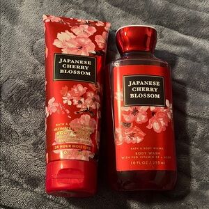 Bath & Body Works Japanese Cherry Blossom Body Wash - Red